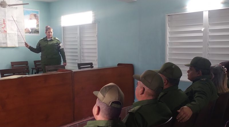 Yaremis Jiménez Collado, presidenta del Consejo de Defensa Municipal, inició la jornada con la actualización sobre las condiciones del territorio.