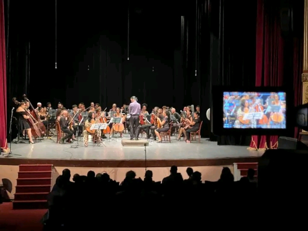 Los asistentes al concierto disfrutaron de obras cumbres de la música popular cubana con versiones sinfónicas del propio Guedes. / Foto: Cortesía del Grupo Capeld y JaguaTVe