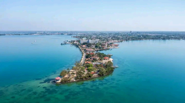 Vista aérea de la Bahía de Jagua y la ciudad de Cienfuegos. / Foto: Naturaleza Secreta de Cuba (Drone: Pedro Pérez Rivera)
