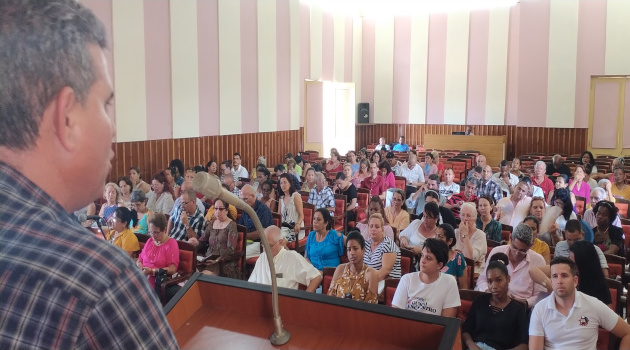 Cada año, el sector educacional en Cienfuegos se reúne para preparar las condiciones del próximo curso escolar. / Foto: Liz López García