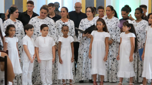 El Proyecto Gotas de Rocío se unió al Coro Provincial durante la última parte de la actividad. 