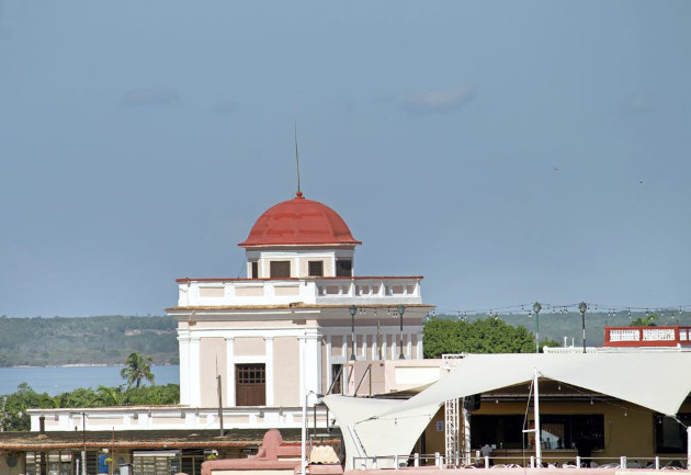 Torre mirador con cúpula en el Palacio García de la Noceda, sede de la Oficina del Conservador de la Ciudad de Cienfuegos. / Foto: Ildefonso Igorra López / 5 de Septiembre