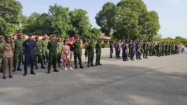 En el polígono de la Escuela Provincial para la Defensa Comandante Manuel “Piti” Fajardo, de la RM Cienfuegos, se efectuó el acto político cultural. / Foto: Laura Brunet Portela