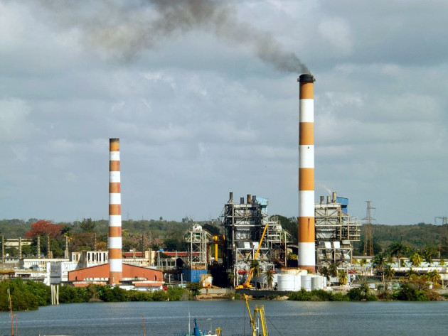 Central Termoeléctrica “Carlos Manuel de Céspedes”, la más eficiente y estable en el país. Regula además la frecuencia en el Sistema Electroenergético Nacional (SEN). / Foto: Ildefonso Igorra López / 5 de Septiembre