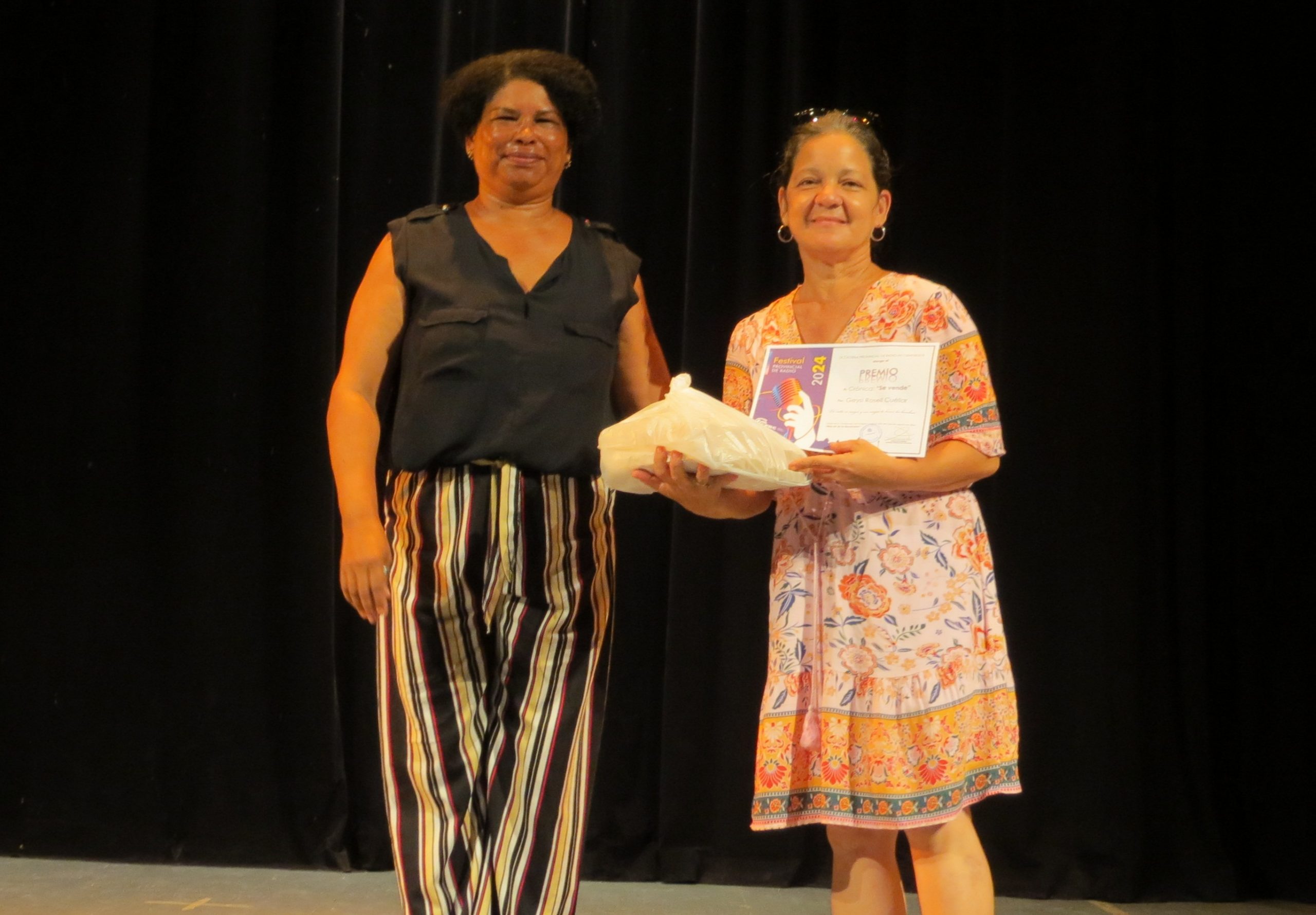Geysi Rosell Cuellar, periodista de Radio Ciudad del Mar, fue premiada también por su encomiable labor investigativa./Foto: Del autor