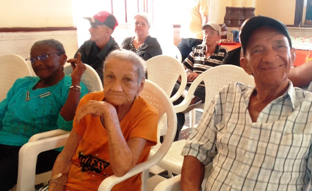 Alegres los adultos mayores por la mayor calidad, armonía y todo el amor que reciben. / Foto: De la autora