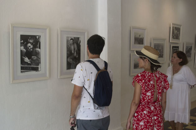 La antología nos descubre a nueve de los fotógrafos más importantes de la cultura cubana e internacional.