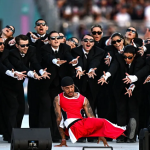 Artistas durante la ceremonia de inauguración de los Juegos Paralímpicos de París 2024 en la Plaza de la Concordia en París, Francia. Foto: Getty Images.