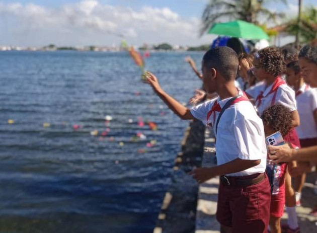 Niños y adolescentes también revivieron el sublime momento.