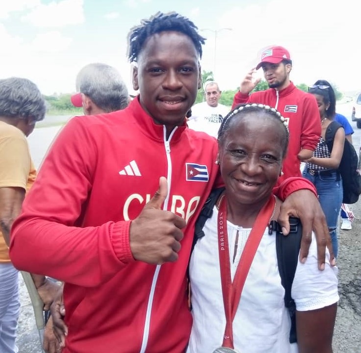 A se mamá dedicó la medalla de plata.