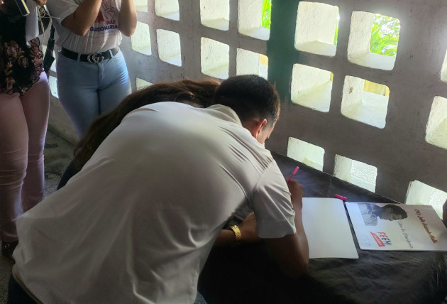 Los jóvenes firmaron el libro de ingreso que inmortaliza el transcurso generacional de la FEEM.