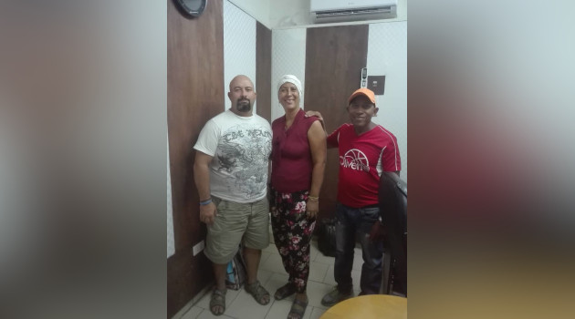 Tres de los fundadores de radio Cruces. De izquierda a derecha: Manuel Díaz Díaz, Iris Violeta Eduarte Héctor y Jorge Jesús Fernández Cabrera. / Foto: Cortesía Iris Violeta