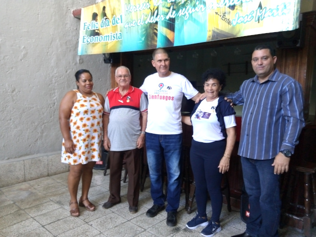 Profesionales y trabajadores de la ANECC en Cienfuegos reconocidos con la Distinción Enrique Hart. / Foto: Tay Toscano