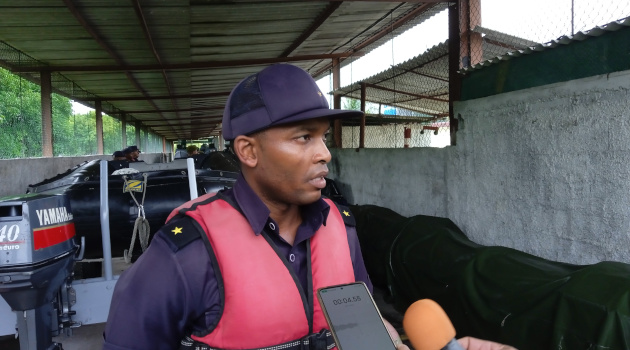 Capitán de Corbeta Reisbel Mora Baró, jefe de la brigada de Salvamento y Rescate de la Marina de Guerra Revolucionaria en Cienfuegos. / Foto: del autor