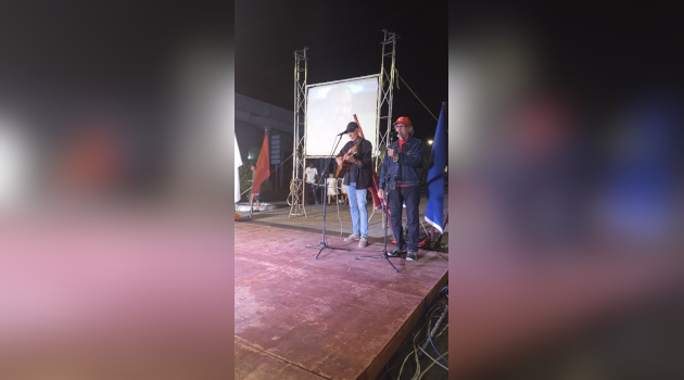 Los trovadores Roberto Novo y Mandy Álvarez integraron el elenco artístico. / Foto: Miguel Adrián Rodríguez Pérez