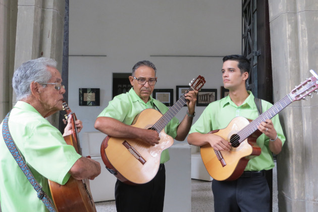 El Trío Los Bohemios deleitó al público con sus interpretaciones. / Foto: Delvis Toledo de la Cruz / 5 de Septiembre