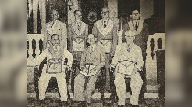 5. Miguel Aurelio Talleda y Lugones en virtud del prestigio alcanzado con su obra profesional jugó asimismo un papel destacado en la vida cultural de la ciudad. En la foto (sentado al centro) en su rol de Venerable Maestro de la Logia Fernandina de Jagua, cargo en el que fue electo en 1938.