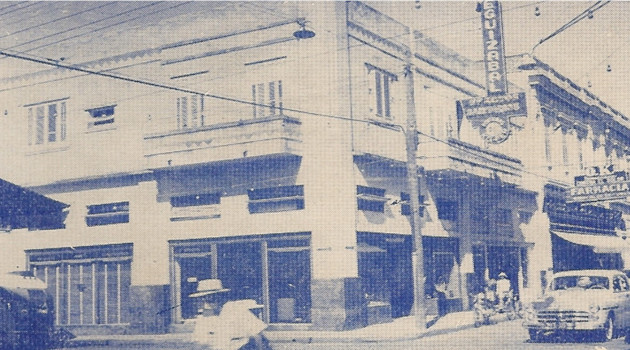 6. Edificio de apartamentos (planta alta) y comercio (planta baja), otra de las creaciones posteriores de Talleda (1946), esta vez diseñado bajo las normativas del estilo Art Decó, imperante por entonces en el quehacer arquitectónico y constructivo en las principales urbes cubanas.