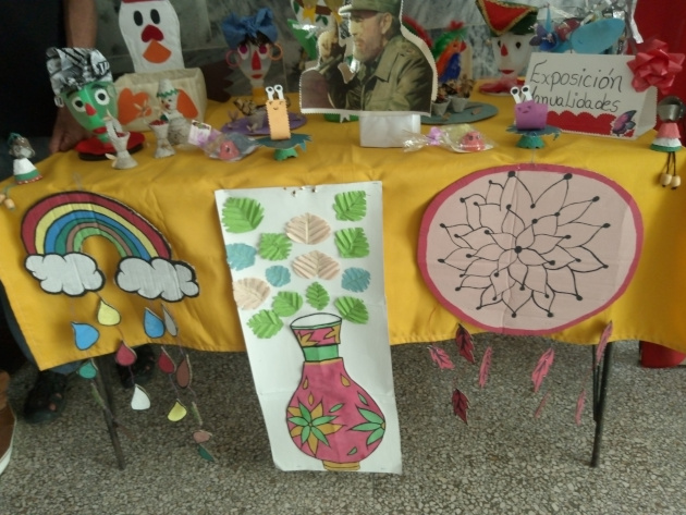 Manualidades laboradas por los residentes del centro Médico Psicopedagógico de Cienfuegos. / Foto: Tay Toscano