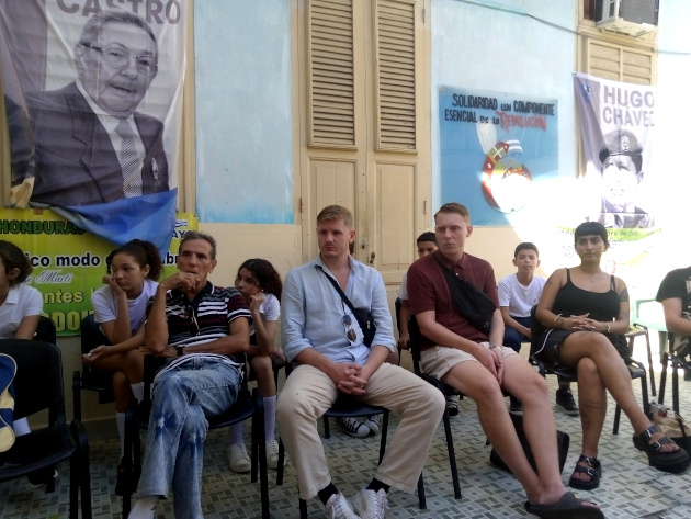 Jóvenes suecos que estudian idioma español en Cienfuegos asistieron al intercambio. / Foto: Tay Toscano