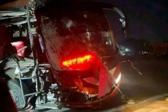 Un lamentable accidente masivo ocurrió en la noche de este viernes en la carretera de Florida, Camagüey.