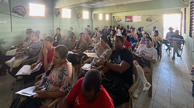 El encuentro reunió a estudiantes, educadores, representantes del Partido, el Gobierno, la Unión de Periodistas de Cuba y el Instituto de Educación Física, Deporte, Educación Física y Recreación, entre otras organizaciones políticas y de masas. / Foto: Julio Marcial Martínez Hidalgo