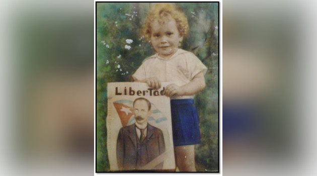 Desde muy pequeño nace el vínculo de Irán con José Martí (en la foto con solo 3 años). / Foto: Cortesía Irán Millán