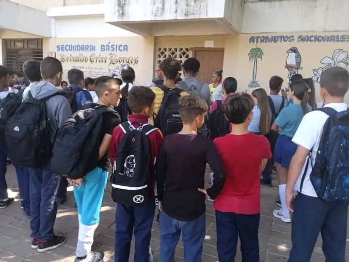 “En prever está todo el arte de salvar”. Esa máxima martiana se ajusta perfectamente a la posición de Cuba de Tolerancia cero ante el flagelo de las drogas, un fenómeno que se hace mucho más complejo en la actualidad, a nivel mundial; sobre todo porque cada día crece la producción y tráfico de
cocaína, marihuana, heroína; todas drogas ilícitas.