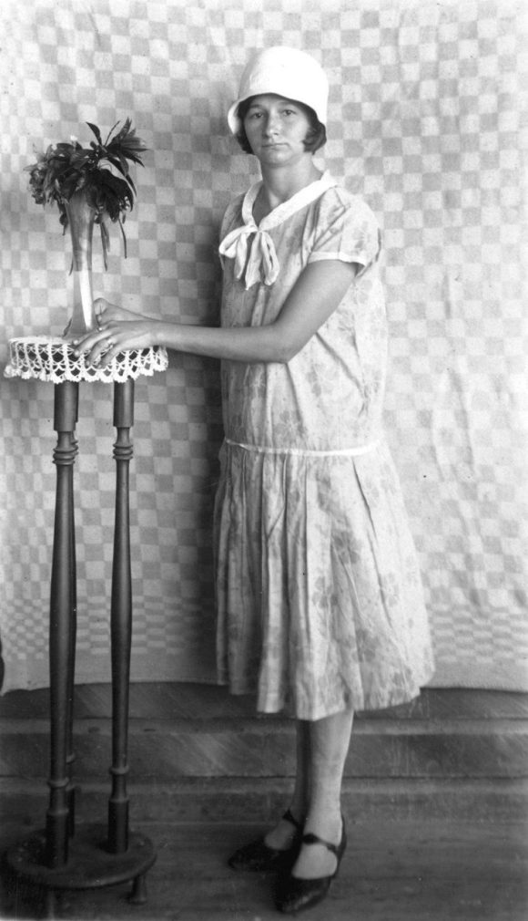 La madre de Fidel en Birán, el 10 de abril de 1926. Sitio Fidel Soldado de las Ideas.