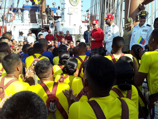 El embajador de Venezuela en Cuba, Orlando Maneiro Gaspar, exhortó a los cadetes del “Embajador sin fronteras” a transmitir el mensaje de paz y amor patrio.