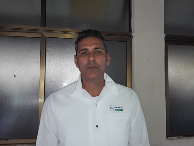 Para el Dr. en Ciencias Camilo Rodríguez Pérez, jefe del departamento de Enfermería en el Hospital Provincial Gustavo Aldereguía Lima, es importante sensibilizarse con las entregas de sangre y convertirse en un donante más. / Fotos: Yudith Madrazo Sosa