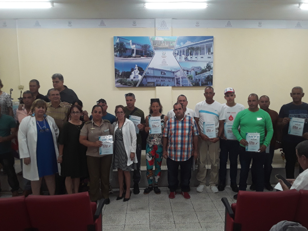 En Cienfuegos reconocieron a hombres y mujeres destacados en las donaciones voluntarias de sangre. / Fotos: Yudith Madrazo Sosa