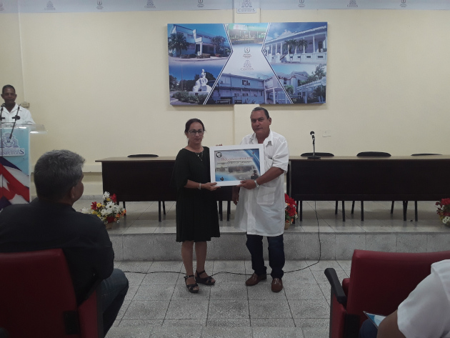 Durante el acto de homenaje a los donantes voluntarios de sangre, la dirección provincial de los Comités de Defensa de la Revolución en Cienfuegos destacó la labor del Banco Provincial de Sangre. / Fotos: Yudith Madrazo Sosa