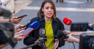 Eurodiputada española califica de “gran robo” acuerdo entre Estados Unidos y la Unión Europea Eurodiputada española califica de “gran robo” acuerdo entre Estados Unidos y la Unión Europea