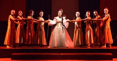 Antígona, la versión brechtiana de la tragedia griega a las tablas del Terry Antígona, la versión brechtiana de la tragedia griega a las tablas del Terry