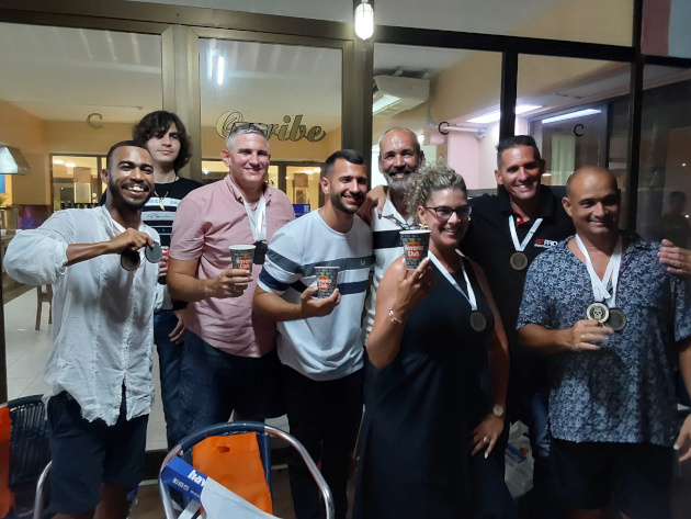 Premiados en Fotosub 2025, Cienfuegos, Cuba, junto a Erensto Manzanares. / Foto: De la autora