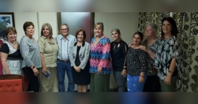 Ciencia y corazón: la universidad que lucha por la lactancia materna Algunos Investigadores del Proyecto. Al centro, la Rectora de la Universidad, doctora Alexis Díaz Brito.