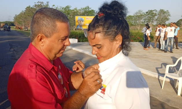 La Asociación de Combatientes de la Revolución Cubana entregó el sello acreditativo a sus más recientes miembros. / Foto: Del autor