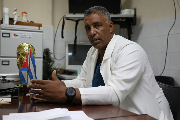 Dr. Sandro Roberto Catalá Pérez, Especialista en 1er Grado de Oftalmología y Especialista en 1er grado de Administración en Salud Pública Jefe de los Servicios de Oftalmología. / Foto: Juan Carlos Dorado Fernández / 5 de Septiembre