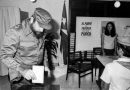 Fidel ejerciendo el derecho al voto. / Foto: Tomada del sitio Soldado de las Ideas