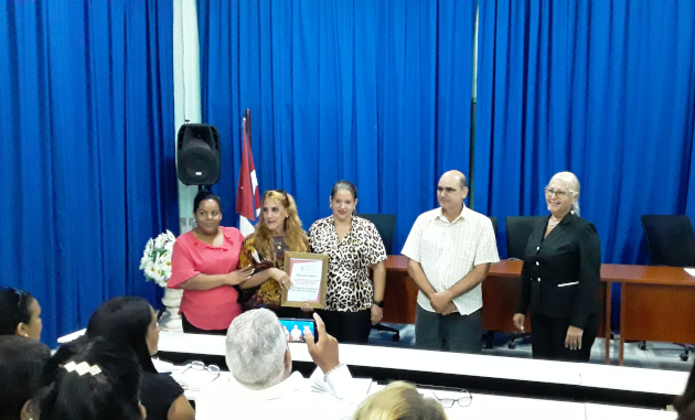 En el acto recibieron reconocimiento los municipios y trabajadores más destacados durante el proceso de digitalización. / Foto: Yudith Madrazo Sosa