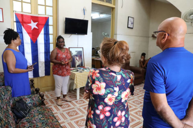 Luzdeybi intercambia con los integrantes del gremio periodístico sobre el legado de Fidel Castro Ruz. / Foto: Juan Carlos Dorado