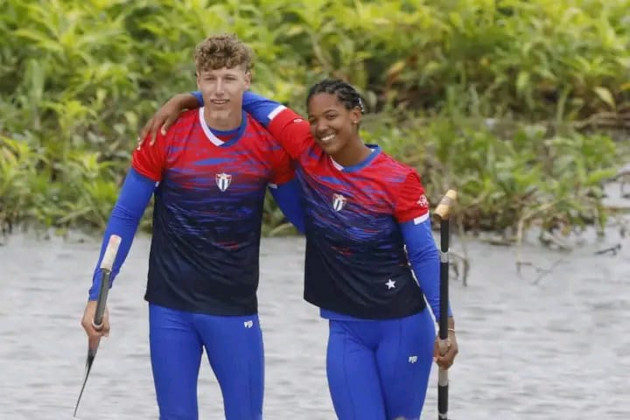 Yisnoly López, la reina del canotaje, junto al cienfueguero Javier Requeiro.