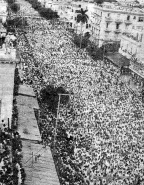 Funeral de Eduardo Chibás. Foto: Archivo/ Cubadebate