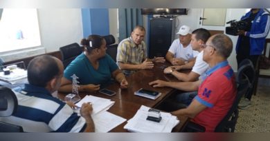 Autoridades del Gobierno y del sector trazan acciones para restablecer el servicio eléctrico en todo el territorio. / Foto: Del autor