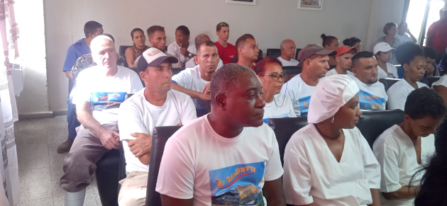 Los trabajadores de Cereales Cienfuegos apoyaron las modificaciones del anteproyecto del Código de Trabajo. / Foto: Luzdeibys González Forcades
