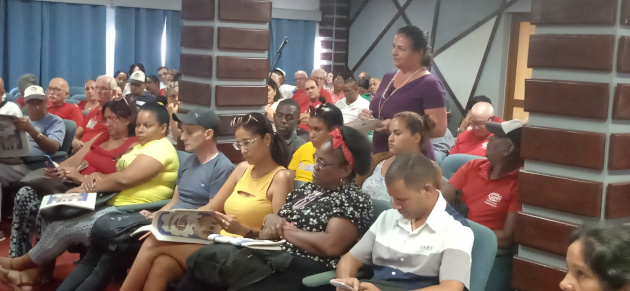 Carmen Luisa Martínez propuso ideas acerca del pluriempleo. / Foto: Luzdeibys González Forcades