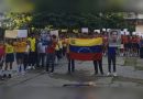 Estudiantes y profesores de la Secundaria Básica Revolución Bolivariana ratificaron el apoyo a Venezuela. / Fotos: Del autor