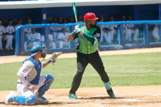 El jovencito Erick Avecedo lució bien en el debut.