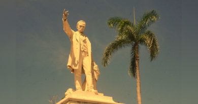 La escultura martiana ubicada en el parque que lleva su nombre, cumple 119 años de instaurada. / Fotos: Delvis Toledo